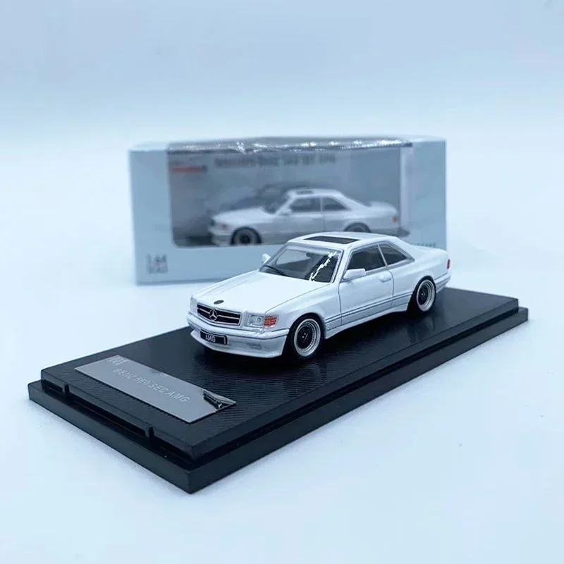 

Rhino 1:64 Model Car S Class MK2 C126 560 SEC Coupe Alloy Die-Cast Vehicle -White