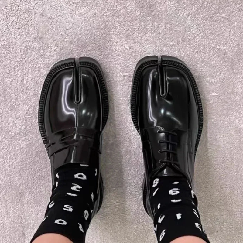 2026 الكلاسيكية سبليت تو المتسكعون النساء العلامة التجارية تصميم موضة تابي النينجا الدانتيل متابعة حذاء كاجوال منصة مكتنزة أحذية مسطحة Mujer