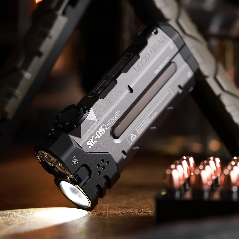 Nuova potente torcia a LED piatta da 4360LM con proiettore Power Bank da 8000 mAh per autodifesa per escursioni all'aperto