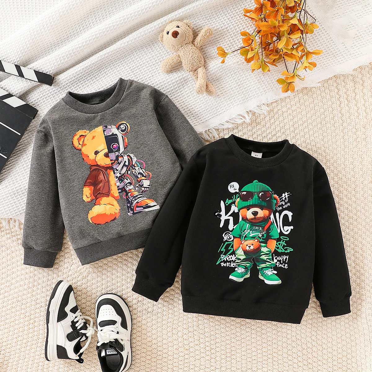 Long-sleeved hoodie for boys with a cartoon bear pattern, ribbed crew neck, autumn and winter season; 2 pieces