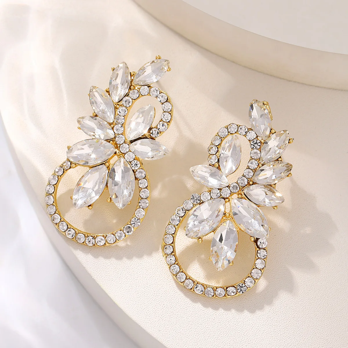 Retro earrings for women, lucky 8-digit geometric luxury color diamond palace style full diamond-like flower earrings