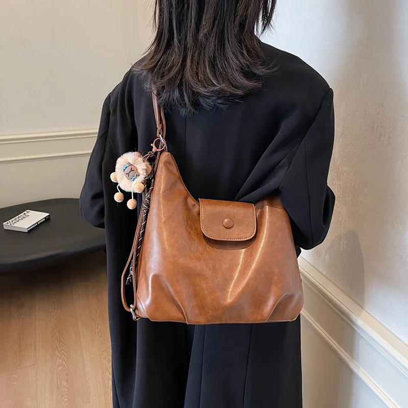 

Vintage Large Capacity Women's Backpack 2025 New Spring Casual Single Shoulder Crossbody Commuter Tote Bag