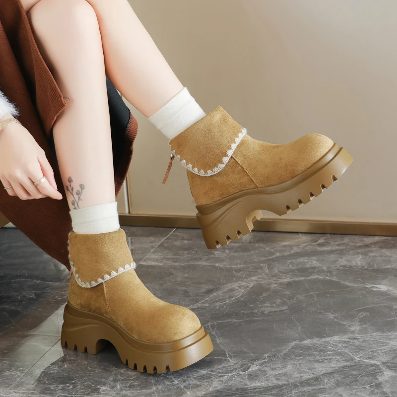 أحدث أحذية الثلوج ذات النعل السميك للنساء أحذية قطنية معزولة عالية الجودة للطقس البارد وحماية الصقيع #1