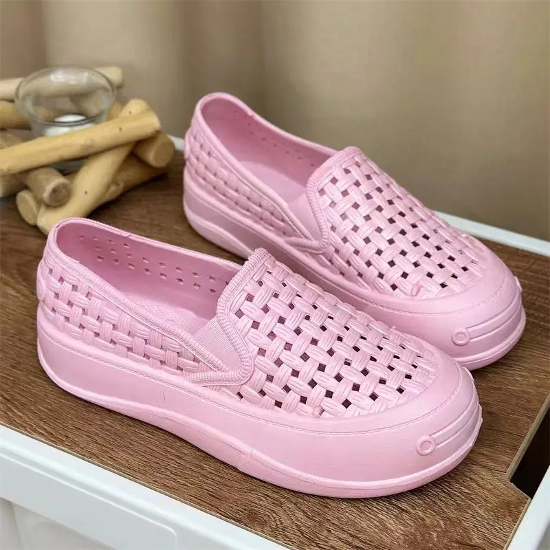 White mesh platform sandals female nurse shoes soft sole mother shoes work shoes comfortable flat hole shoes walking shoes view 6