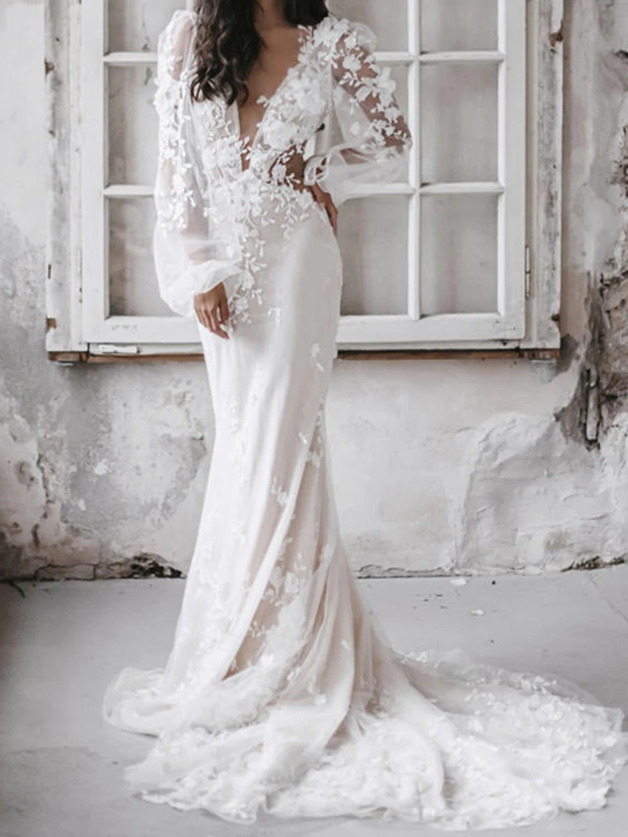 Customized Illusion Applique Wedding Dress Deep V-Neck Lace Backless Floor Length Train Full Sleeve Bridal Beach Dresses 2024