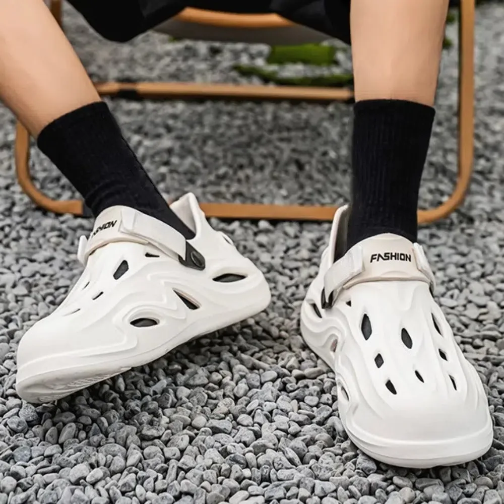 

Повседневные черно-белые сандалии из ЭВА для пар, Нескользящая пляжная одежда, тапочки на толстой подошве, обувь с защитой от запаха, полые шлепанцы, пляжные сандалии