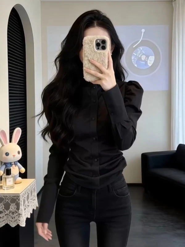 

Черная женская стильная укороченная рубашка с воротником-стойкой, приталенная, с эффектом утяжки талии, Cleanfit, с длинным рукавом, на пуговицах