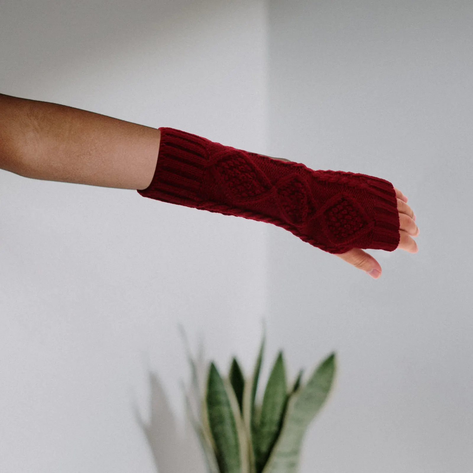 8-個のニット指なしアームウォーマー肘丈親指穴付き手袋冬用熱手首保護ユニセックスソフト肌に優しい