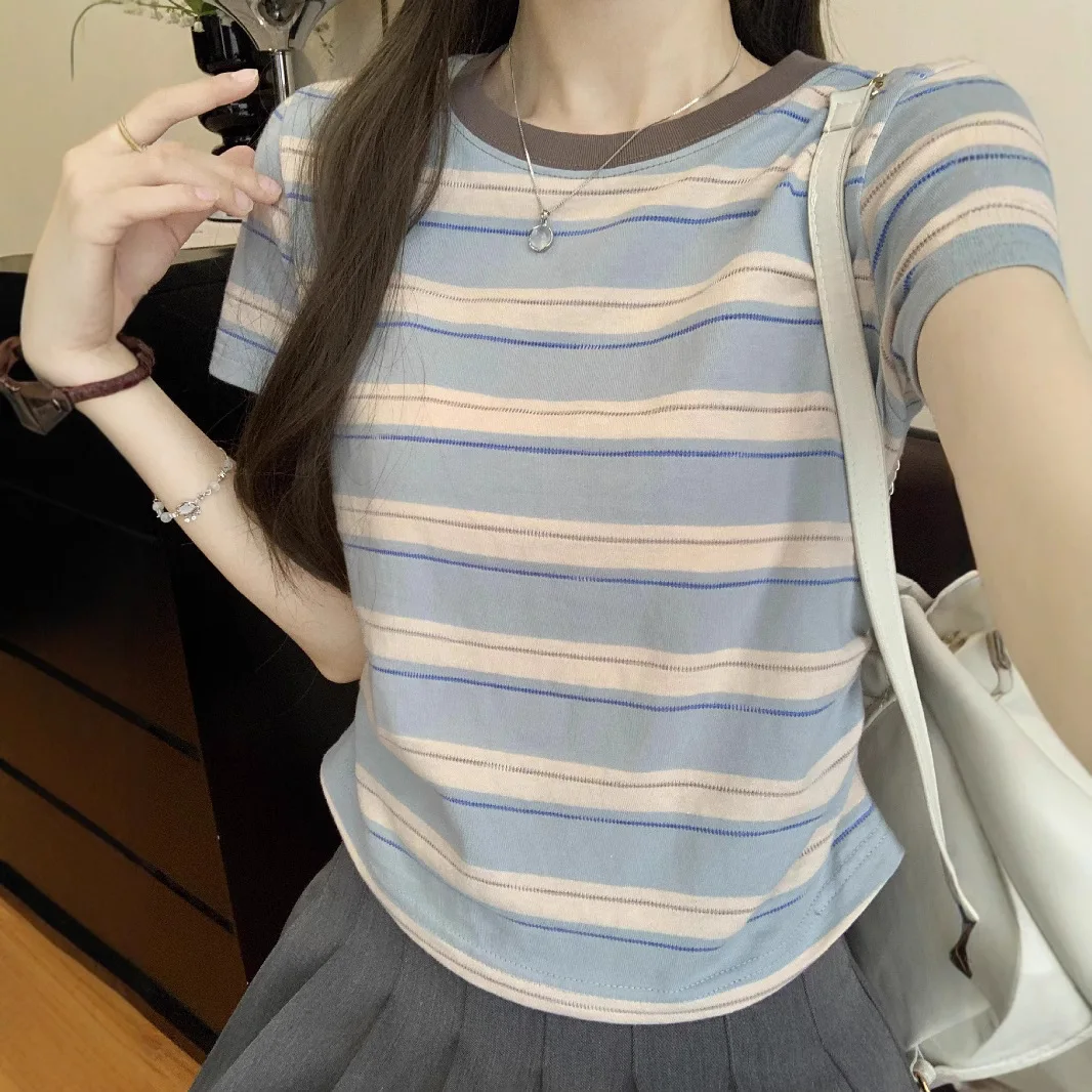 Damska koszulka z krótkim rękawem w paski, blok kolorów, regularny krój, marszczona, na lato 2025, nowy, dopasowany krój, top studencki, Ins