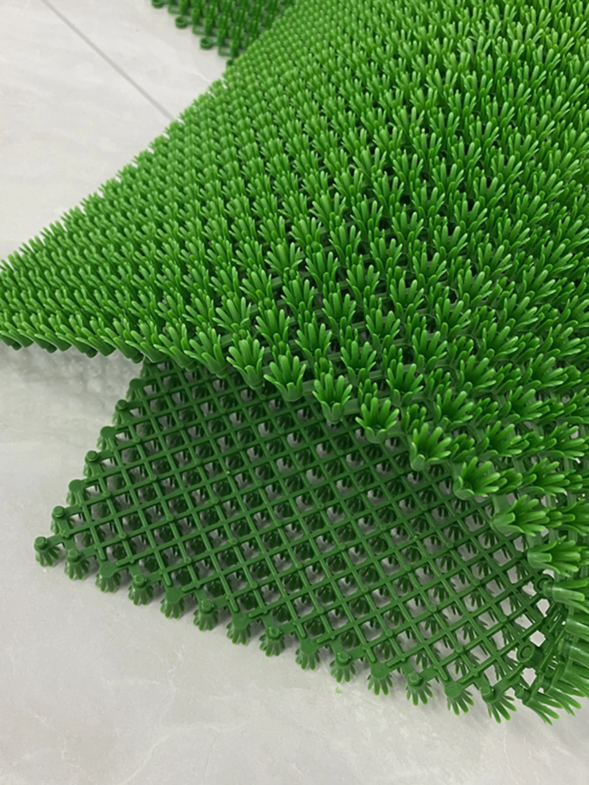 Plastic Artificial Grass Door Mat Interlocking Hard Floor Rug Outdoor Home Entrance Mat Shoe Scraper Decorative Lawn Mat