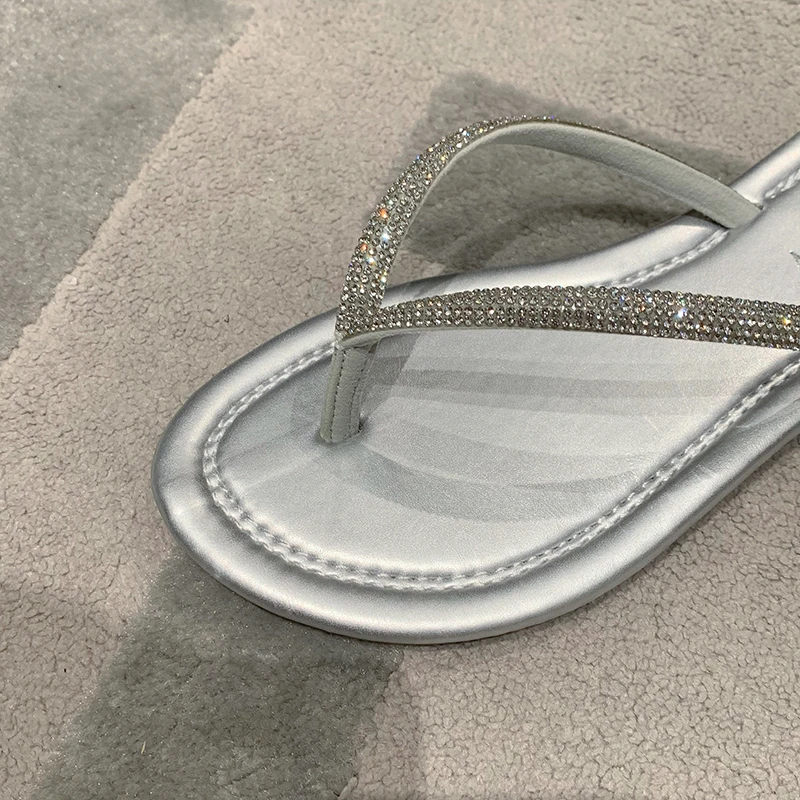 Rhinestone Slippers Women New Summer Shoes Women Fashion Bling Flip Flops Soft Comfort Flat with Slippers Gold Beach Sandals