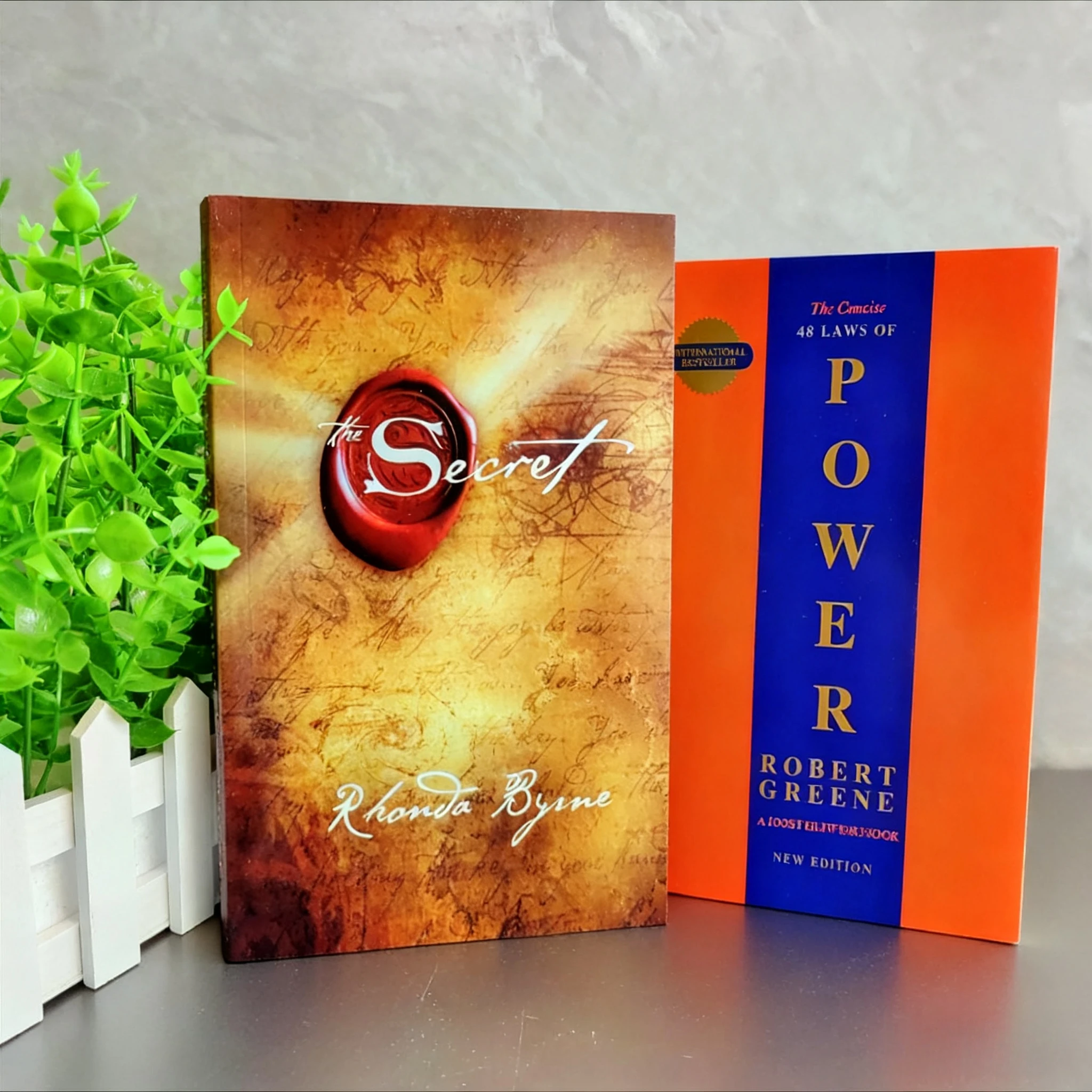 

《Лакоричный 48 Laws Of Power》+ 《Секрет》Порстное право силовой игры Позитивный разумсет Сфокусированные цели Вдохновение жизни