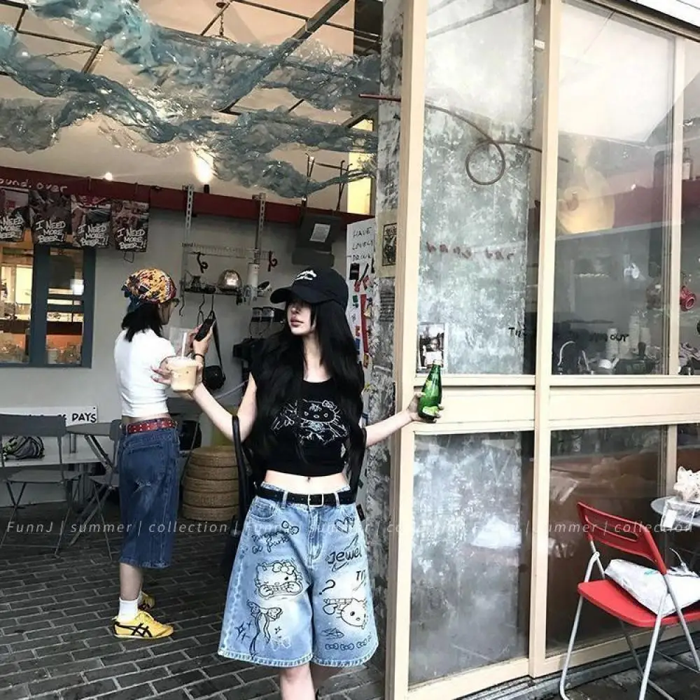 2025 Y2K Hello Kitty Pantaloncini jeans estivi da donna Pantaloncini per ragazze calde Sanrio Cartoon femminile Nuovi pantaloni medi dritti a gamba larga larghi