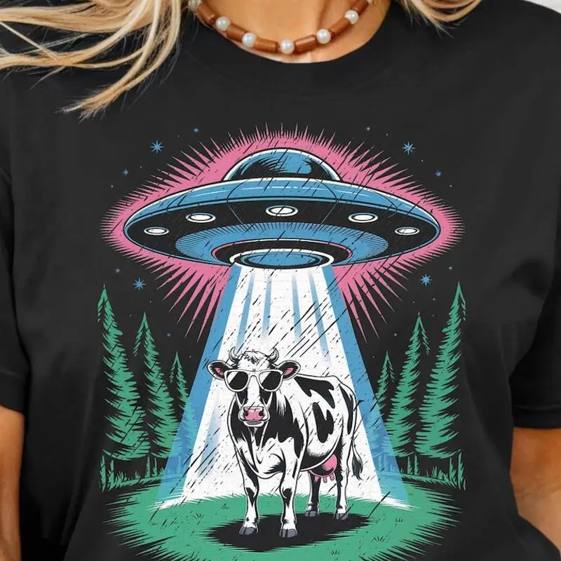UFO Cow Abduction Retro Alien Art T-Shirt