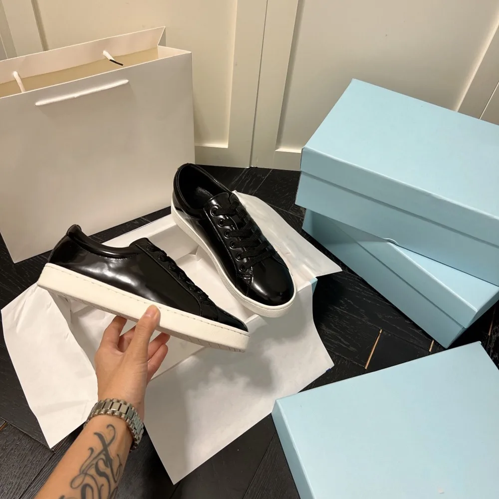 

Women Casual Shoes Fashionable and Comfortable Couple New Leather Thick Soled Sports White Women Shoes SL211
