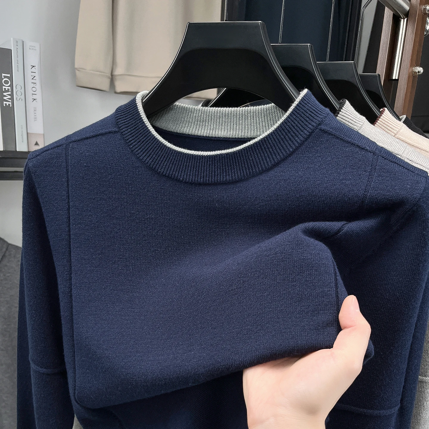 

Весенний модный вязаный свитер для мужчин: трендовый повседневный пуловер с круглым вырезом, однотонный, универсальный, для деловых встреч и повседневной носки