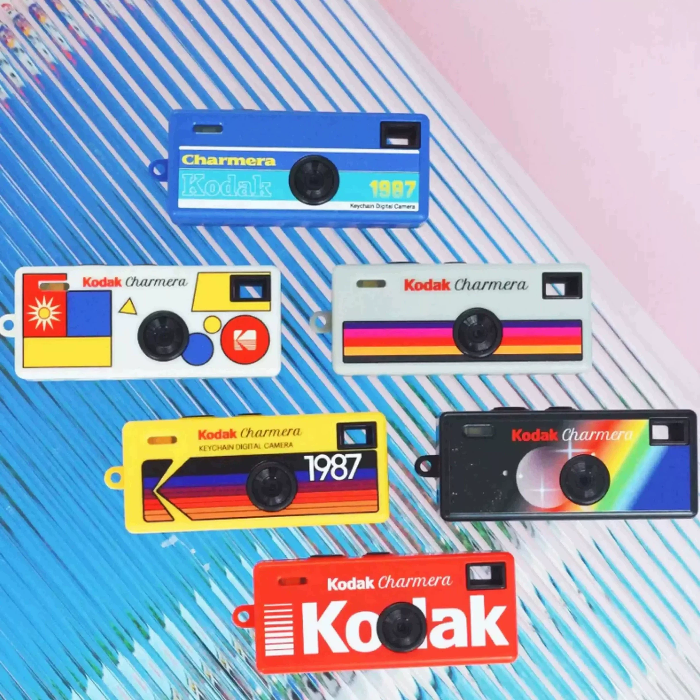 

Миниатюрная цифровая камера Kodak Charmera Keychain 1987 года