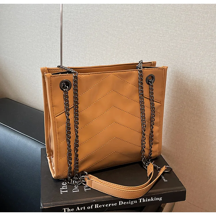 

2025 Vintage Soft Leather Tote Bag, Spacious Chain Crossbody Purse for Women, Versatile Commuter Shoulder Bag, Minimalist Day