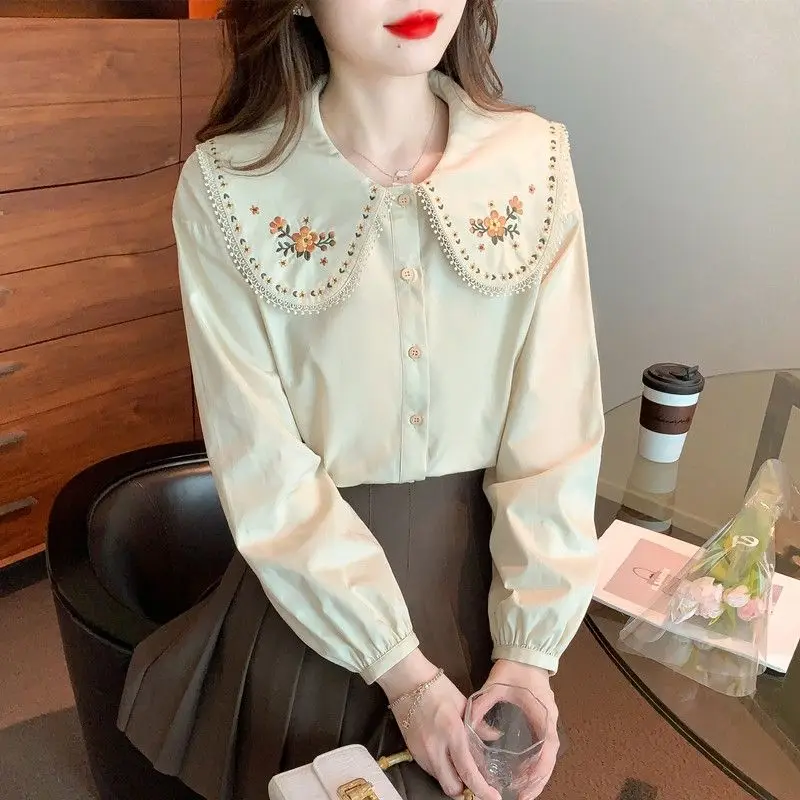 French Embroidery Doll Collar Shirt for Women New Spring Style Slimming Unique Western Chic Long-sleeved Top