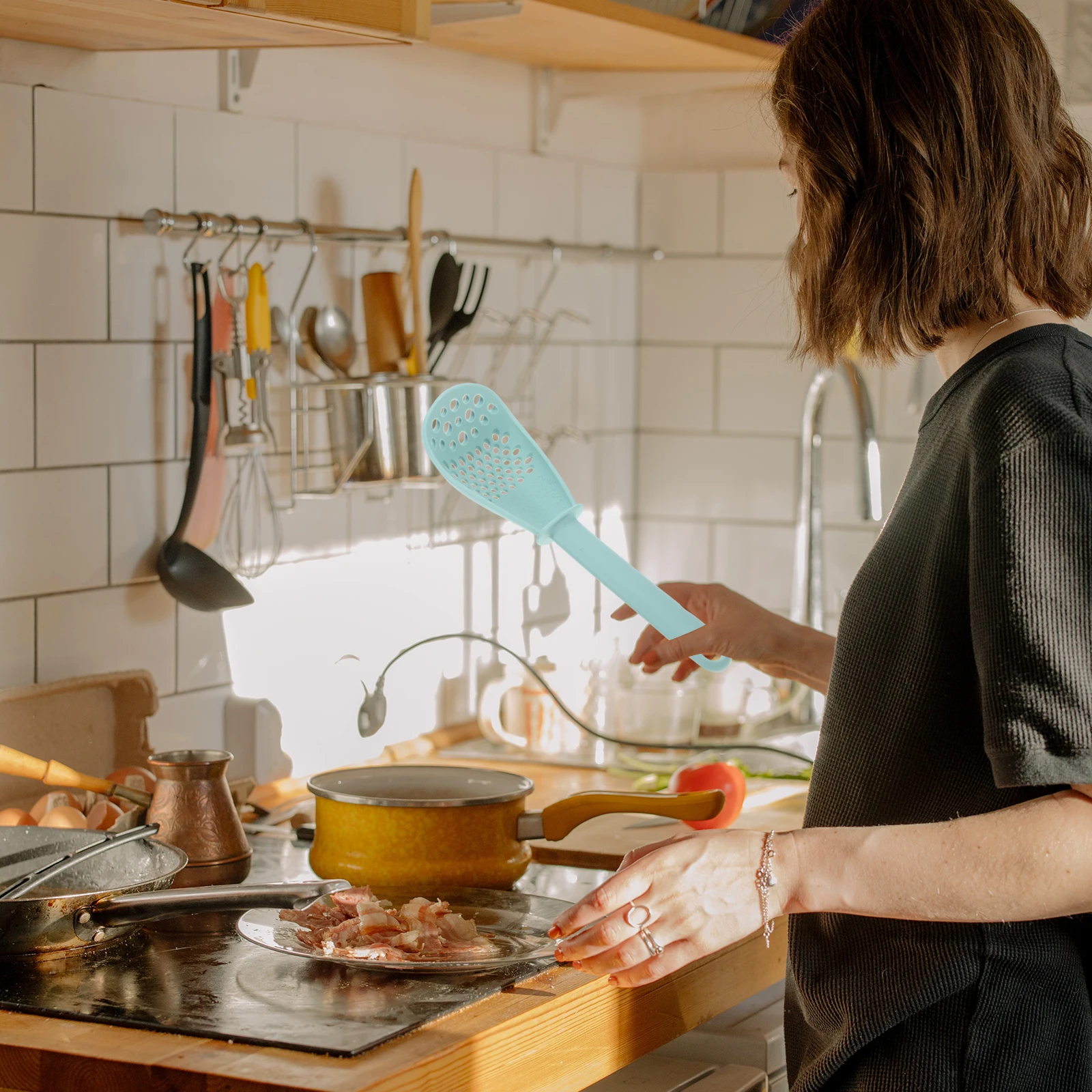 

Многофункциональный пластиковый кухонный инструмент: ложка-измельчитель, дуршлаг, шумовка, лопатка, пресс для имбиря и чеснока