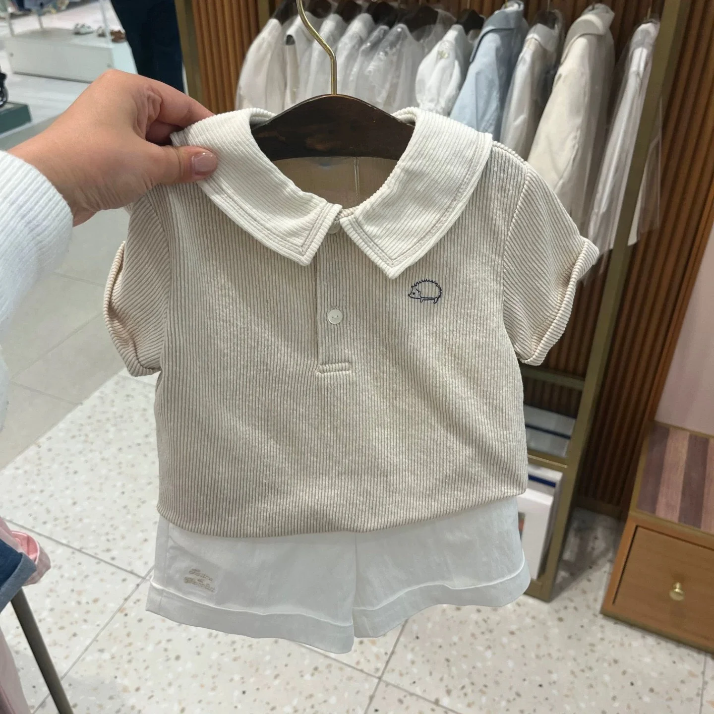 summer-fashionable-white-short-sleeve-collared-t-shirt-and-shorts-set-for-babies-children-korean-style-regular-thickness-casu