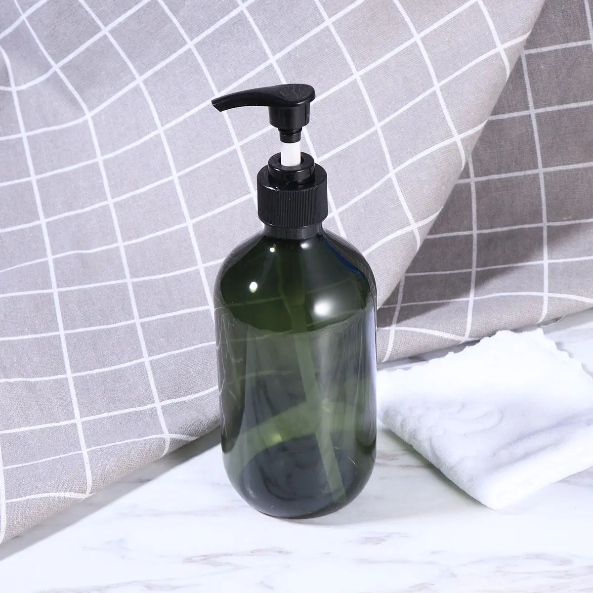 

2Pcs 500Ml Heavy Duty Pump Bottle Chemical Resistant Hard Plastic Drip Free Refillable Dispenser for Lotion Soap Shampoo Green