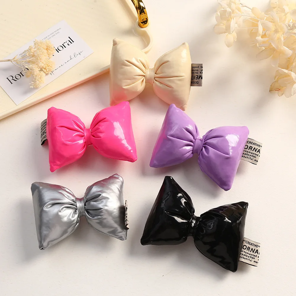 

500 шт., оптовая продажа, новый блестящий кожаный бант, заколка для волос, аксессуары для галстука для волос «сделай сам», упаковка одежды, декоративные материалы, оптовая продажа с фабрики