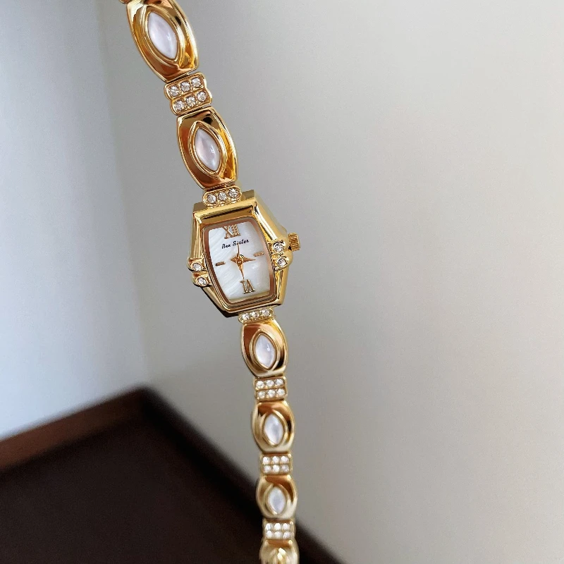 2026 New Retro Watch Barrel-Shaped Small Dial Bracelet Quartz Stainless Steel Temperament Ladies Watch Birthday Gift Accessories