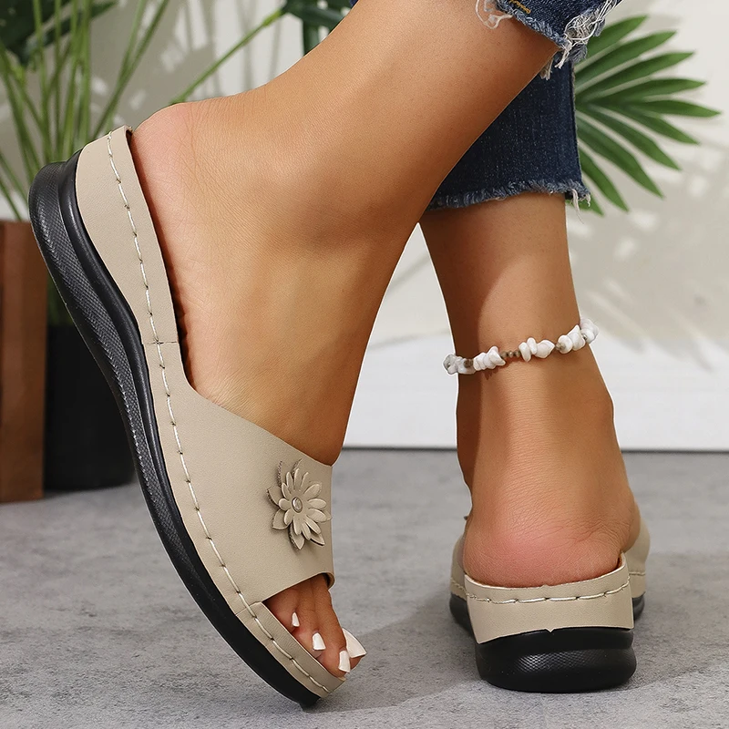 Women's Sandals New Wedges Slippers Women 2025 Summer Flower Decor Thick Sole Sandals Woman Plus Size 36-43 Platform Beach Shoes