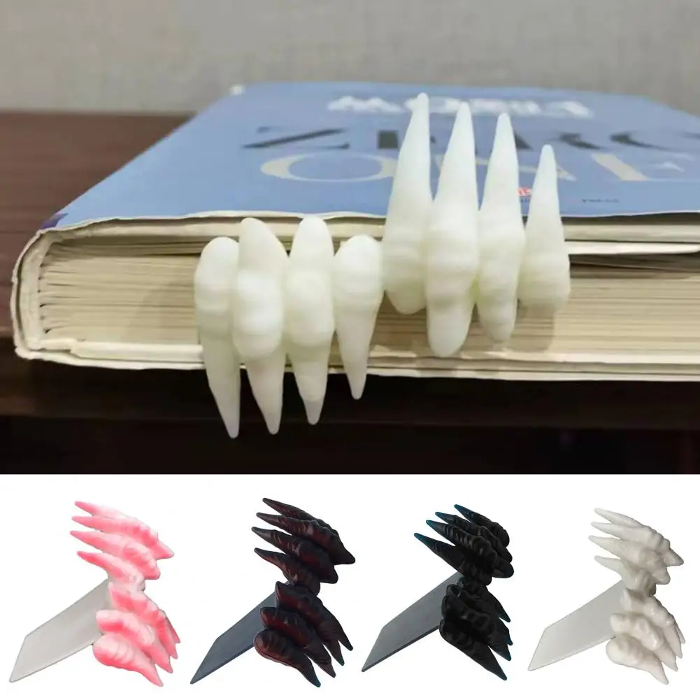 

Halloween Devil Hand Bookmark Creepy Resin Craft Demon Claw Hand Shape Book Marker Decoration Desktop Ornament Reading Accessori