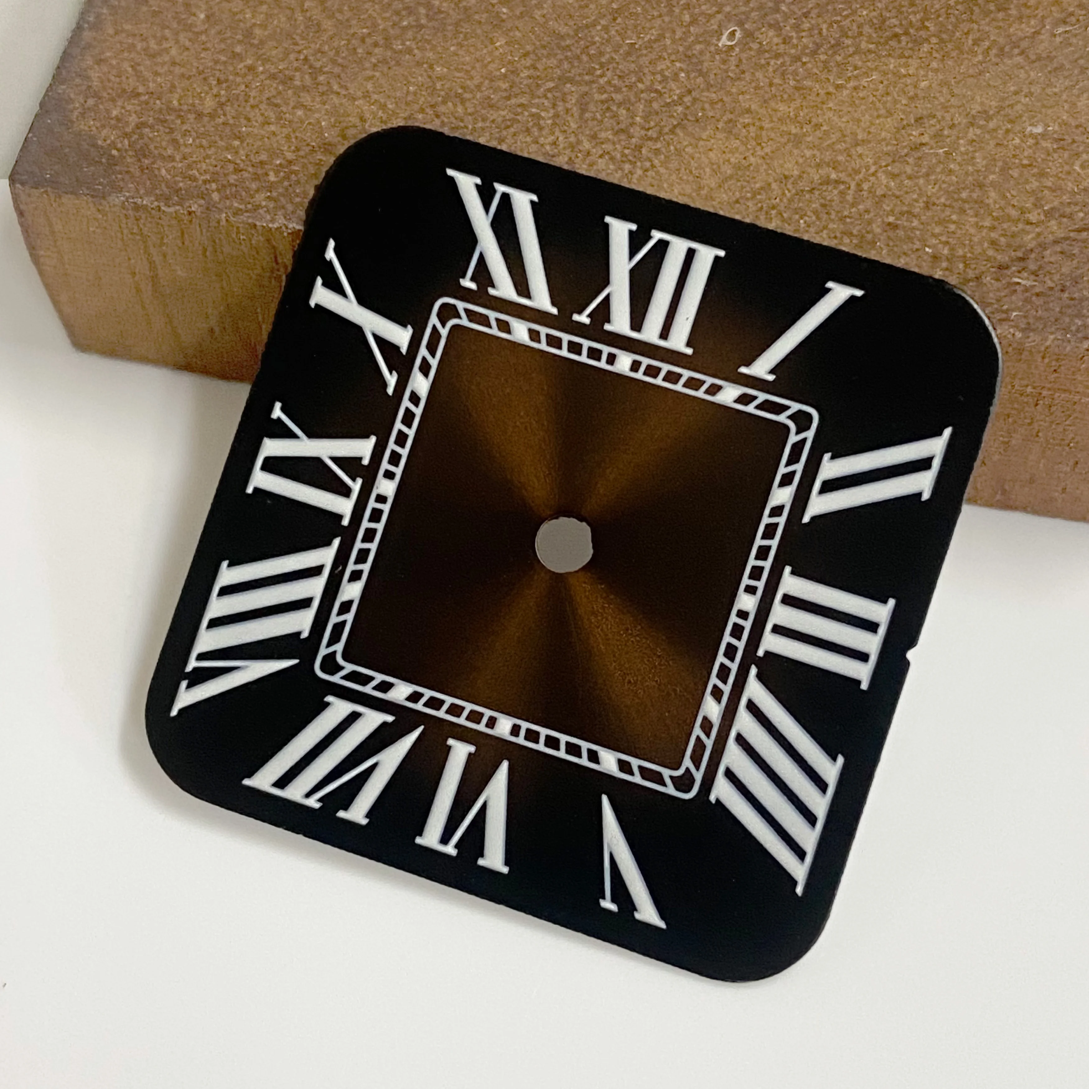 Квадратный циферблат 27 мм с функцией даты/без функции даты. Положение на 3 часа. Положение на 6 часов подходит для механизма NH35 NH36.