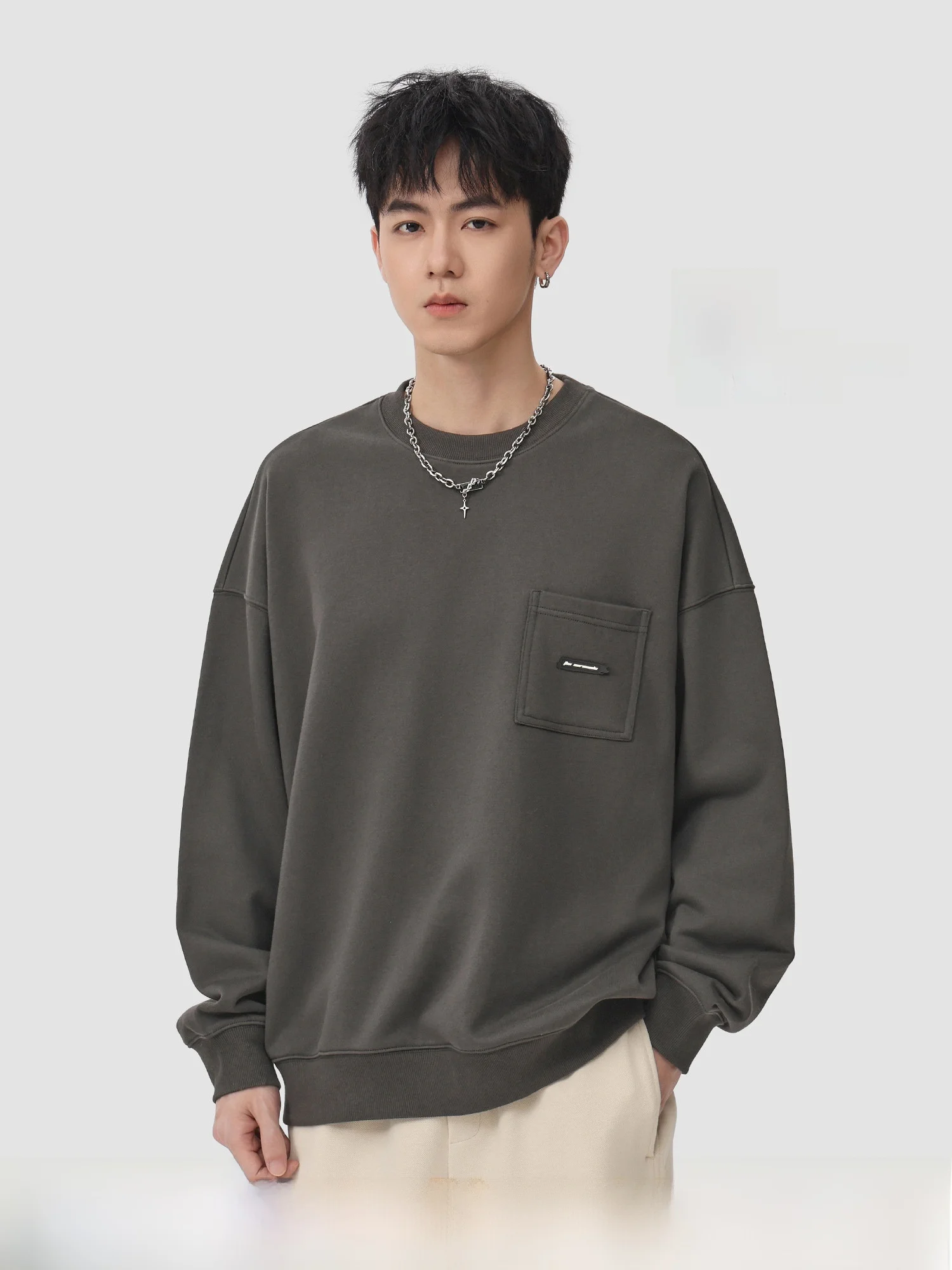 

GWIT American Casual Long Sve round Ne Sweatirt Men Pure Color Base irt ket Spring Autumn Loose Fit Breathable