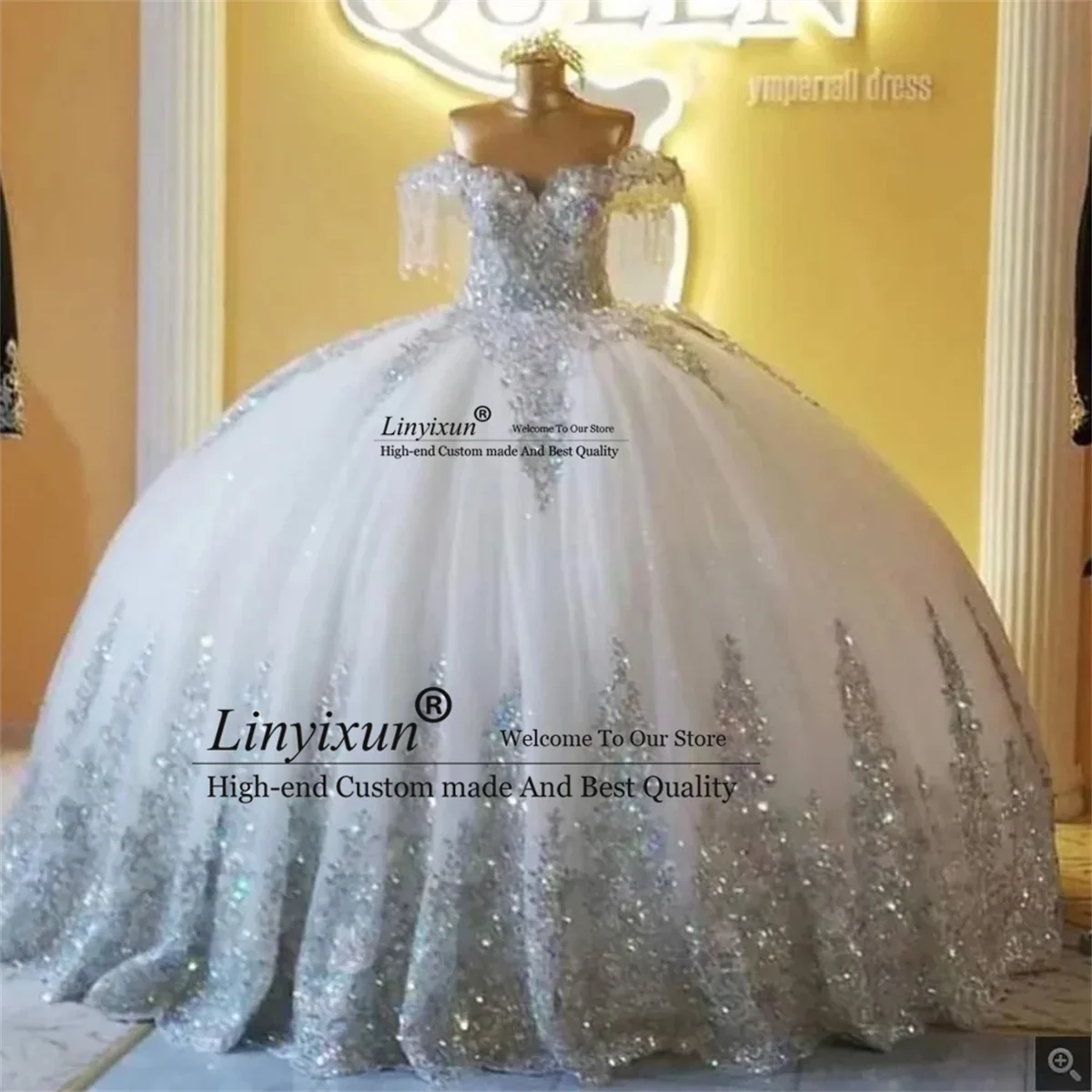 Sprankelende Zilveren Quinceanera-Jurken Met Lovertjes Appliqueren Baljurk Van De Schouderkwast Sweet 16 Galajurk Vestidos De 15 Años