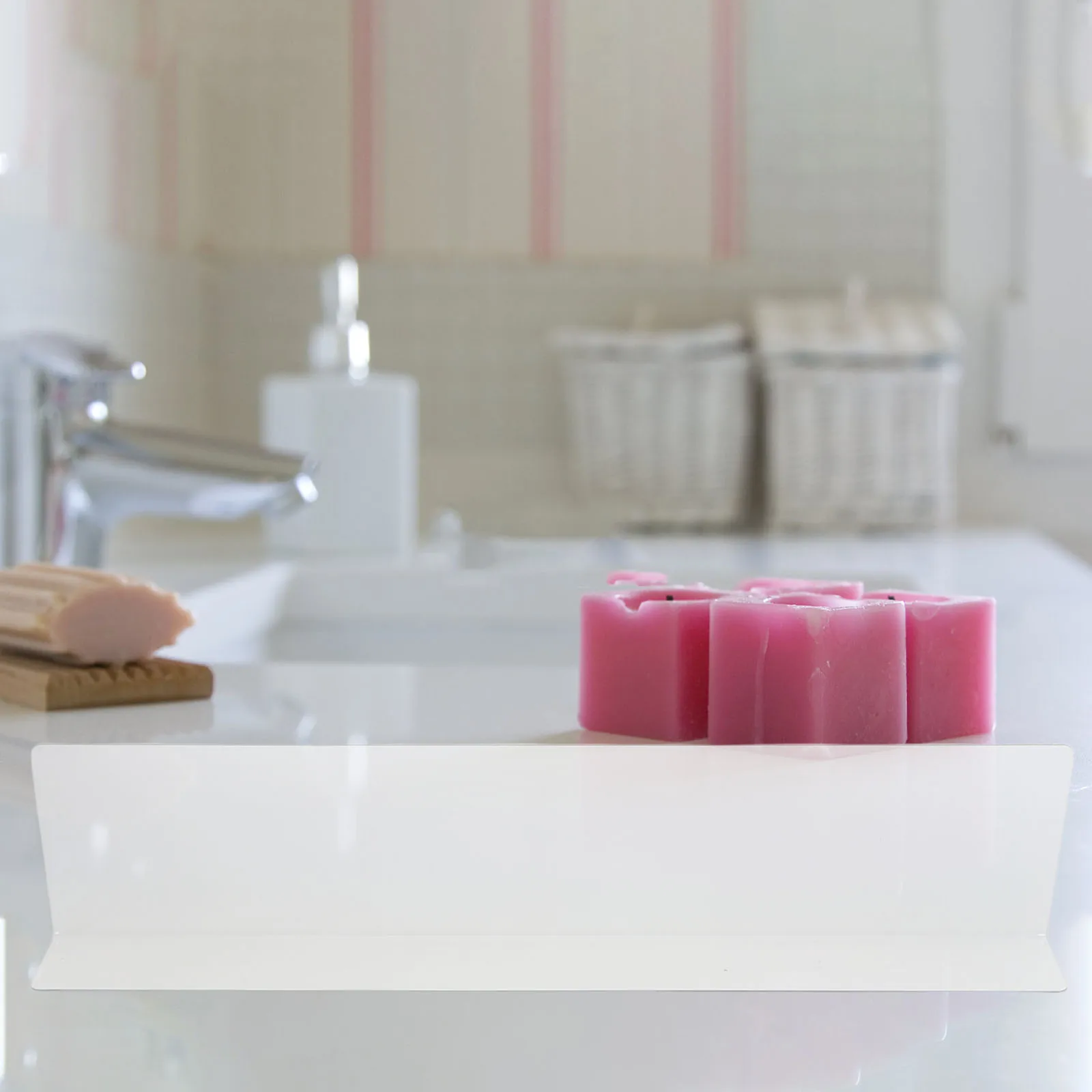 

Waterproof Anti Splash Baffle Guard for Bathtub Sink Shower Corner Bathrooms Prevent Water Splashing Easy Install Minimalist