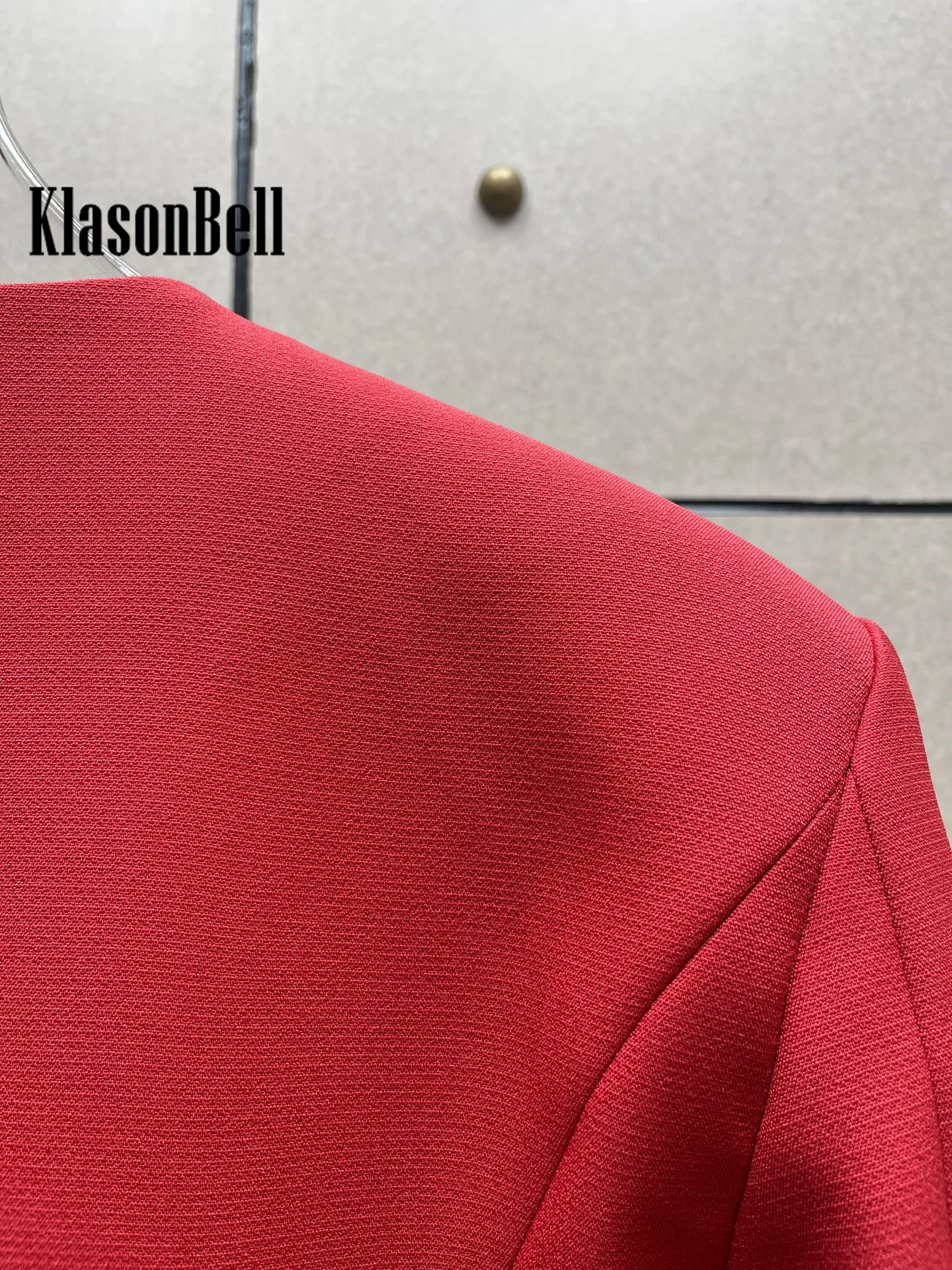 8.12 KlasonBell Women Fashion Temperament Shoulder Pads Zipper Red Jacket Office Lady All-matches O-Neck Pocket Design Coat