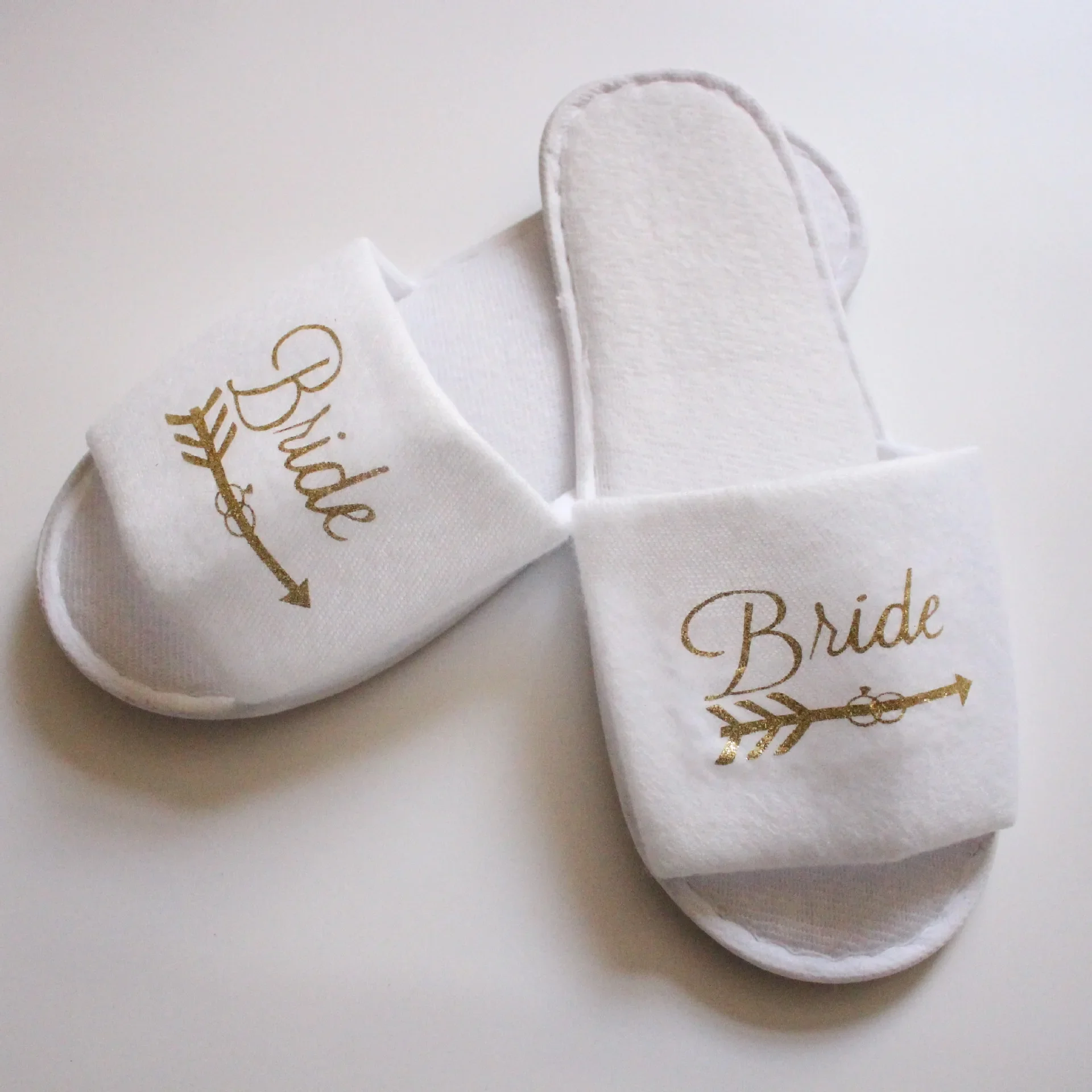 

Bride To Be Slippers Team Bride Shower Wedding Decoration Bridesmaid Hen Party Soft Slippers Ladies Hot Stamping Letter Slippers