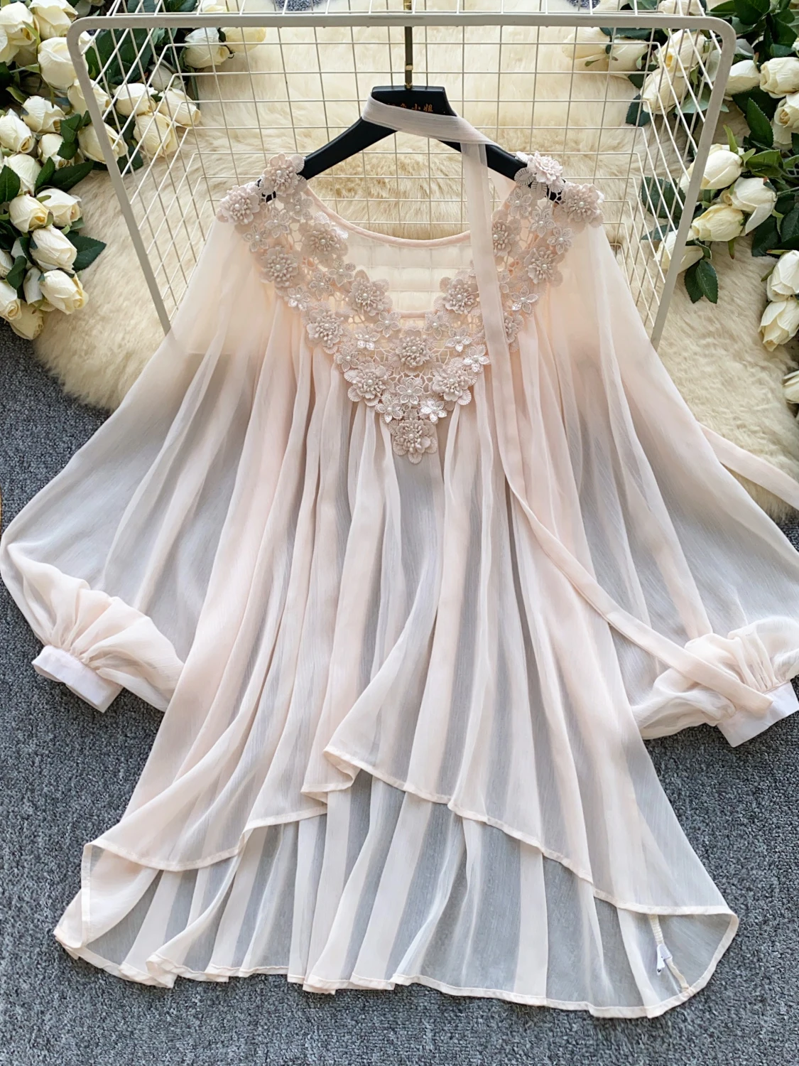Court Style Lace Lantern Sleeve Shirt Women's Mid-Length V-Neck Long Sleeve Breathable Skin-Friendly Casual Top