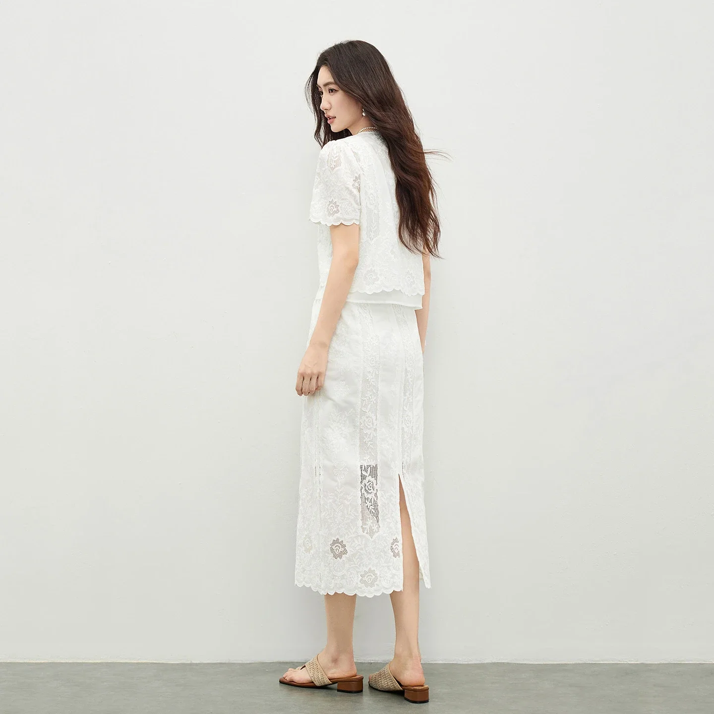 SENTUBILA Women Two Piece White Summer Set Woman Elegant Outfits Beaded Chain Cropped Top Elastic Waist Straight Skirt 162ZK6180