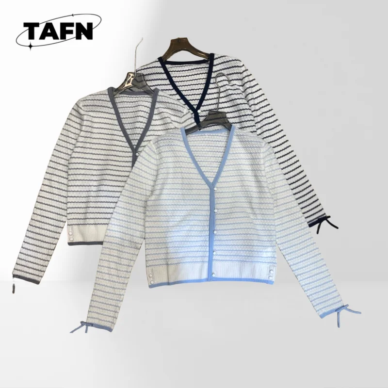 

Women's Vintage Style Cashmere Cardigan – Luxurious Warmth for Casual Settings Luxurious Warmth for Casual Settings AJ1804