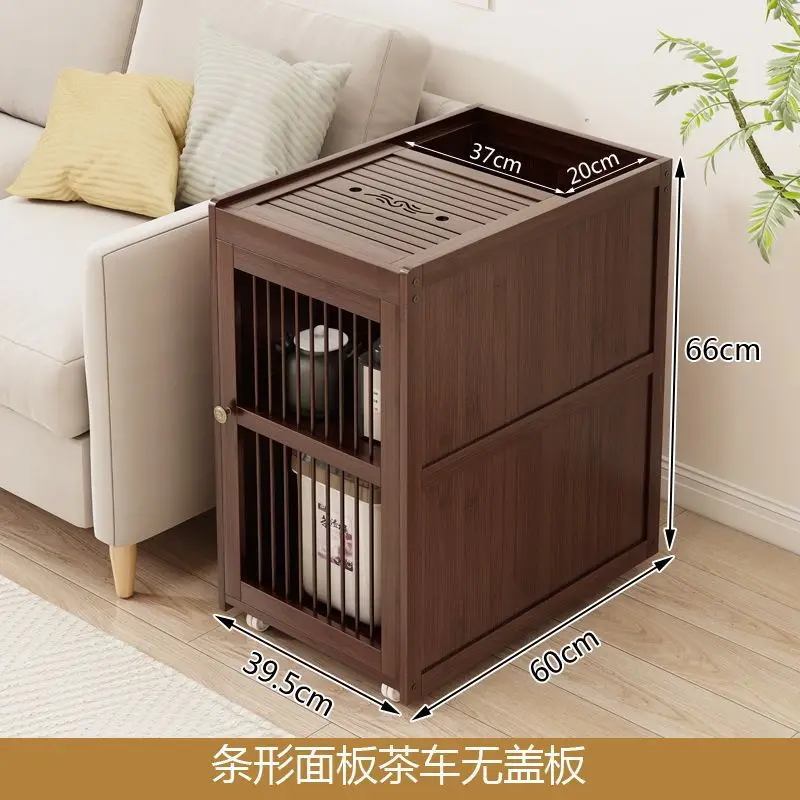 عدد قليل من خزائن الشاي على الأريكة، وطاولة غليان، وطاولة شاي متحركة للاستخدام المنزلي