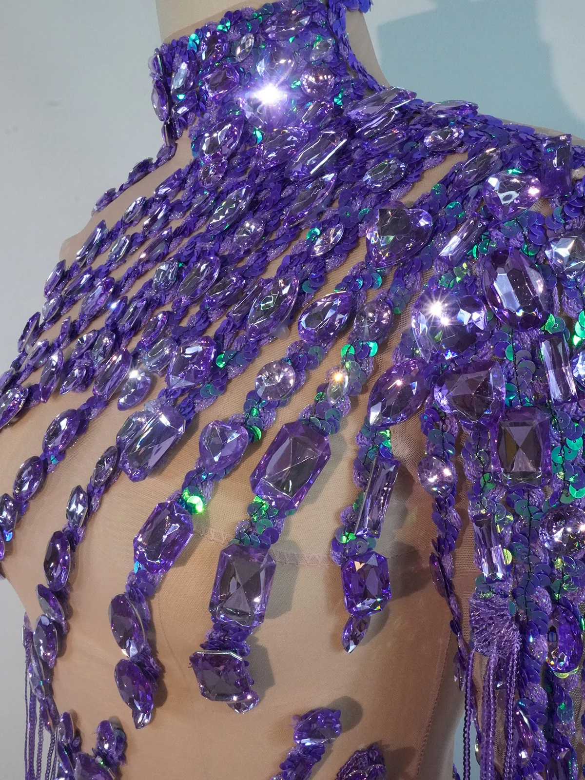 المرأة مثير نحيل يوتار المغني راقصة تظهر المرحلة ارتداء سباركلي الراين المرأة ملابس رقص هامش واحد الكتف ارتداءها