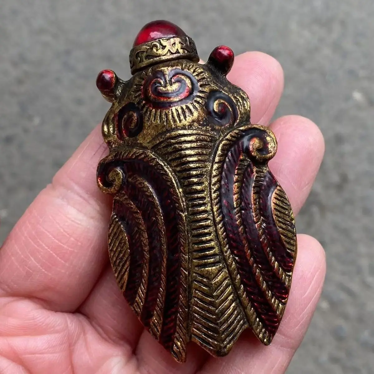 Solid Copper Snuff Bottle Inlaid with Antique-Style Cicada, Inner Painting Craft, Premium Empty Decorative Bottle