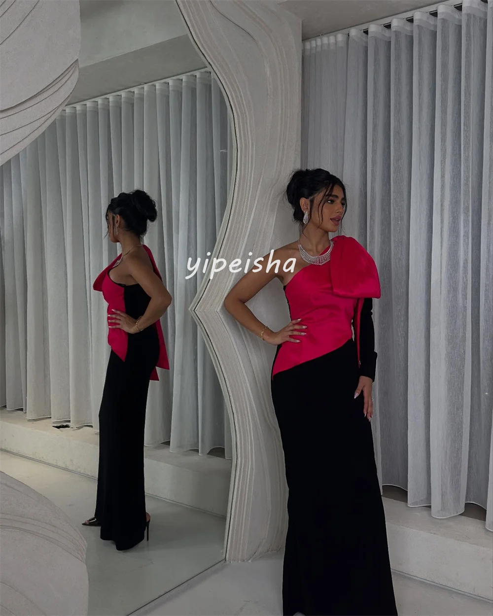 カスタマイズされたセクシーなモダンなスタイルのジャージプリーツリボンシャーリングストレートワンショルダーロングドレスオーダーメイドオケージョンドレスエレガントカジュアル