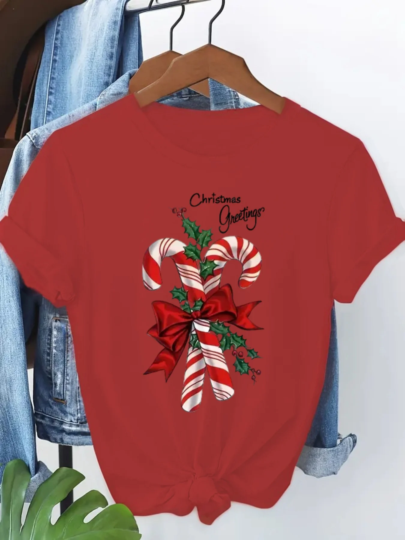 

Женская рождественская футболка с красными конфетами, леденцы, ягоды, веселый рождественский текст, Harajuku, повседневная эстетичная одежда с короткими рукавами