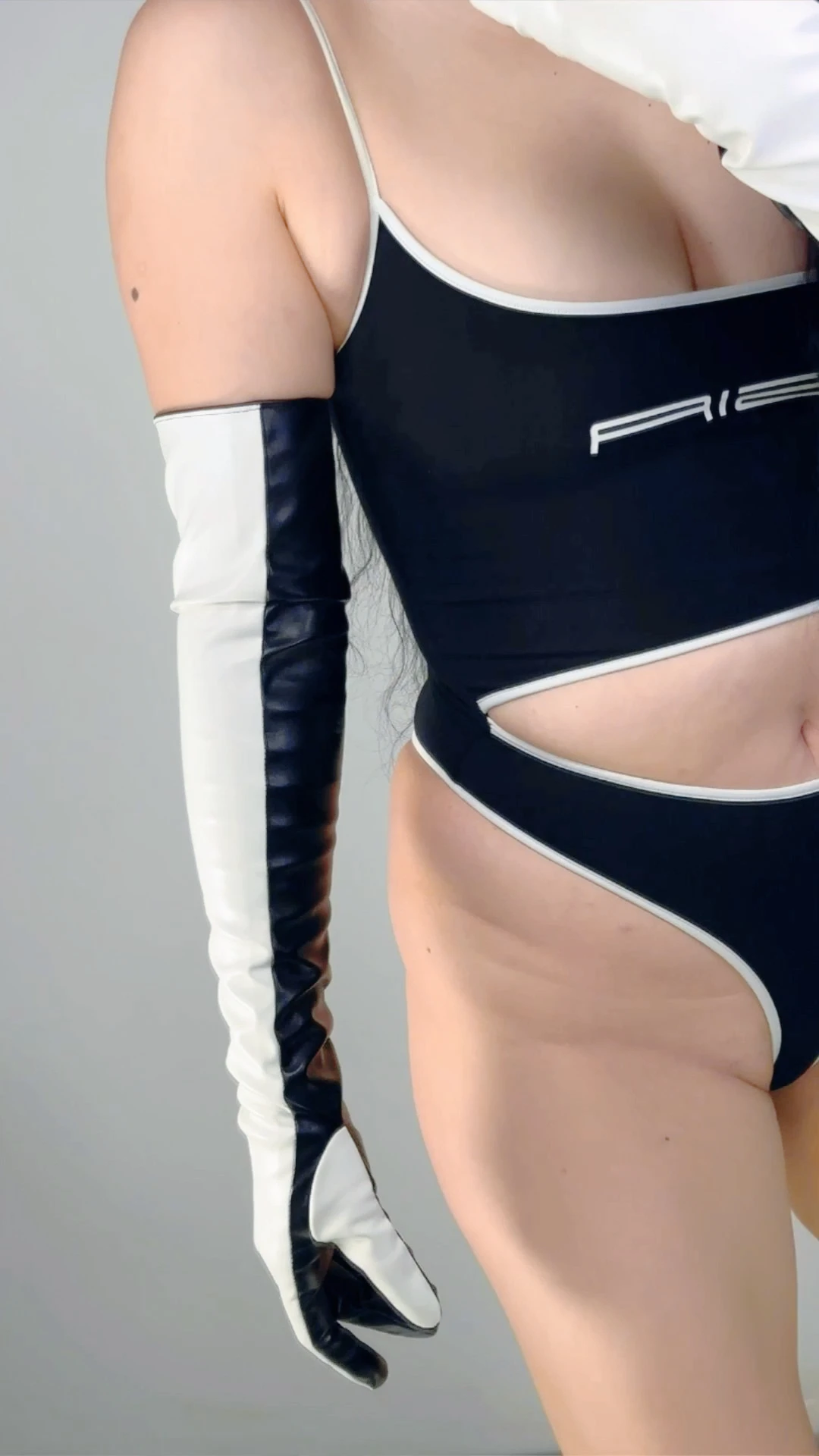 أبيض وأسود نغمتين قفازات طويلة التقنية جلد نباتي 24 "60 سنتيمتر لمس طويل مساء موضة المرحلة زي الهالوين التأثيري #1