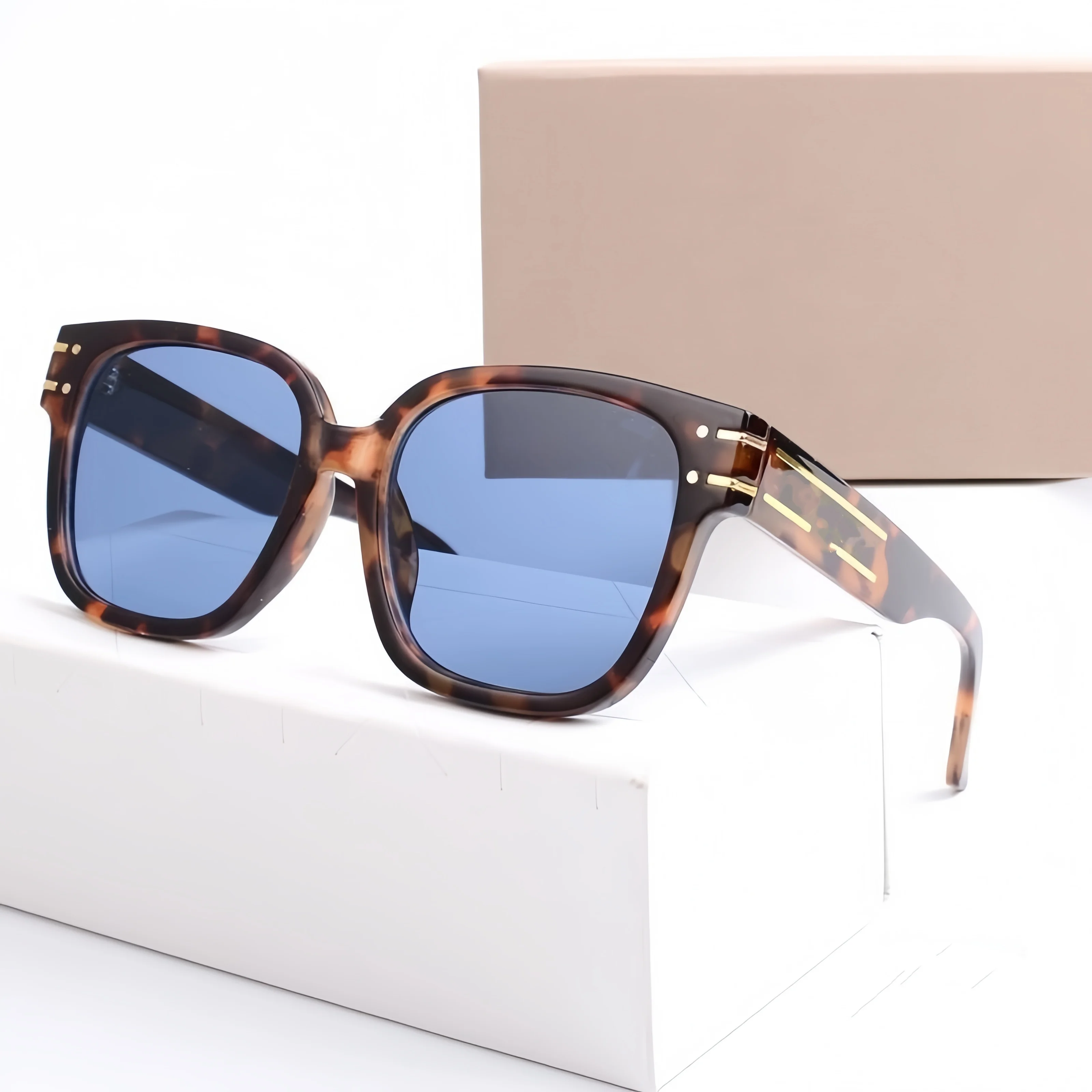 

Summer Hot Selling Stylish Retro Square Sunglasses Unisex Large Frame UV400 Sunglasses Suitable for Outdoor Driving and Travel
