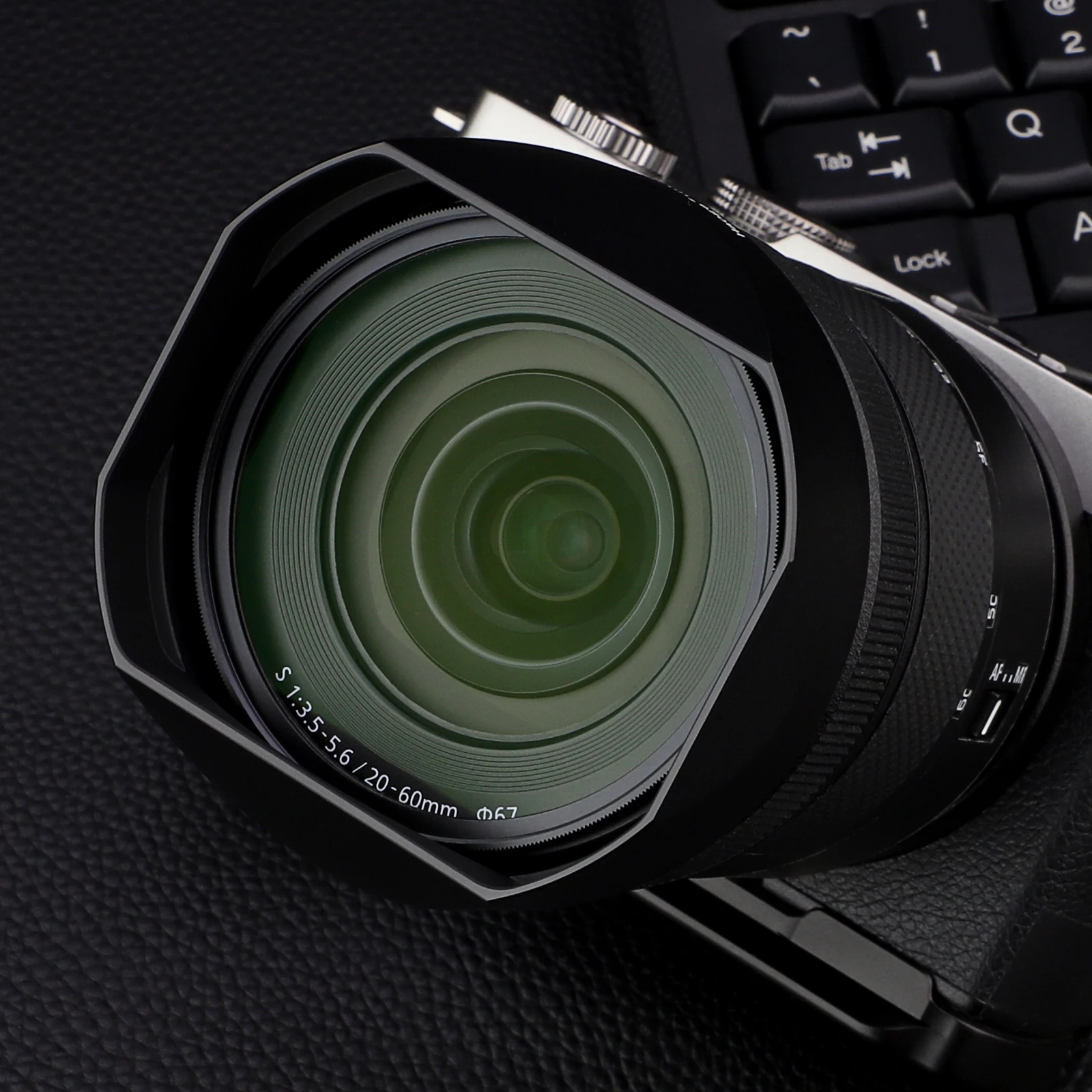 Haoge غطاء عدسة معدني مربع لباناسونيك LUMIX S 20-60 مللي متر F3.5 - 5.6 عدسة مع مجموعة غطاء معدني S-R2060 ظلال حربة الملحقات