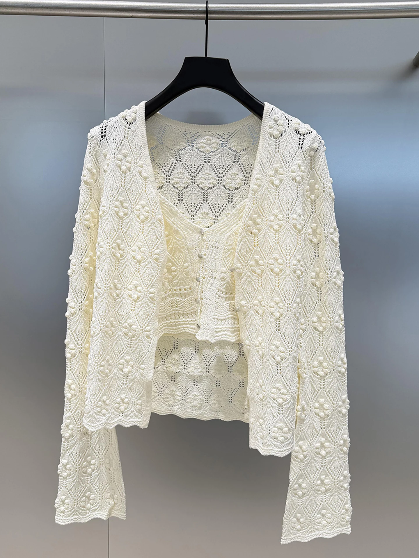 

High-End Women's Knitted Hollow out V-Neck Hook Flower Cardigan Spring 2026 Commute Style Regular Fit Medium Softness Long Sl...