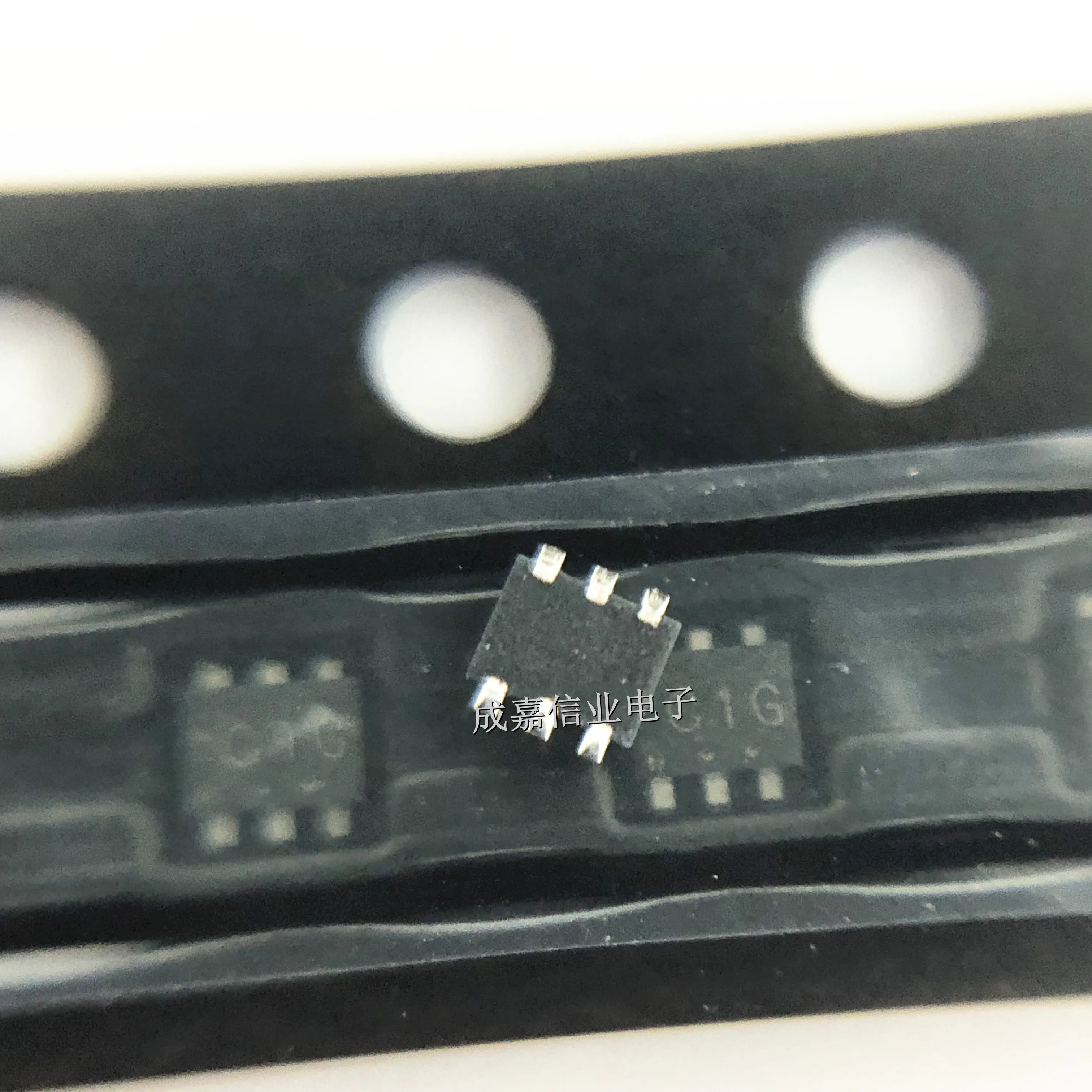 100pcs/Lot HN1C01FE-GR,LF SOT-563-6 MARKING;C1G NPN Bipolar Transistors - BJT 150mA 50V Operating Temperature:-55C-+ 150 C