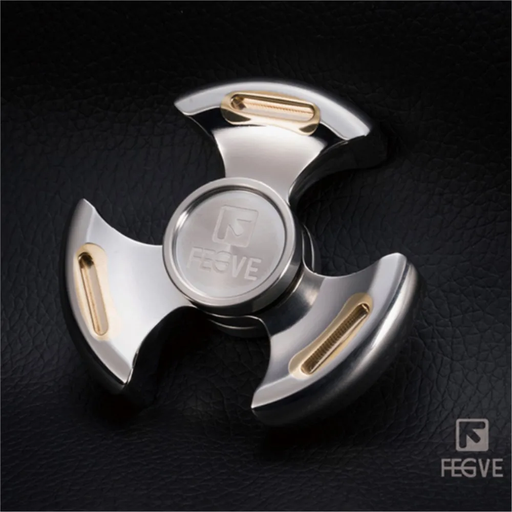 FEGVE EDC Fidget Spinner aus Titan-Messing, Stressabbau-Spielzeug, dreiblattiger Fidget-Spinner, Angstlinderungs-Gadgets, originelles Design